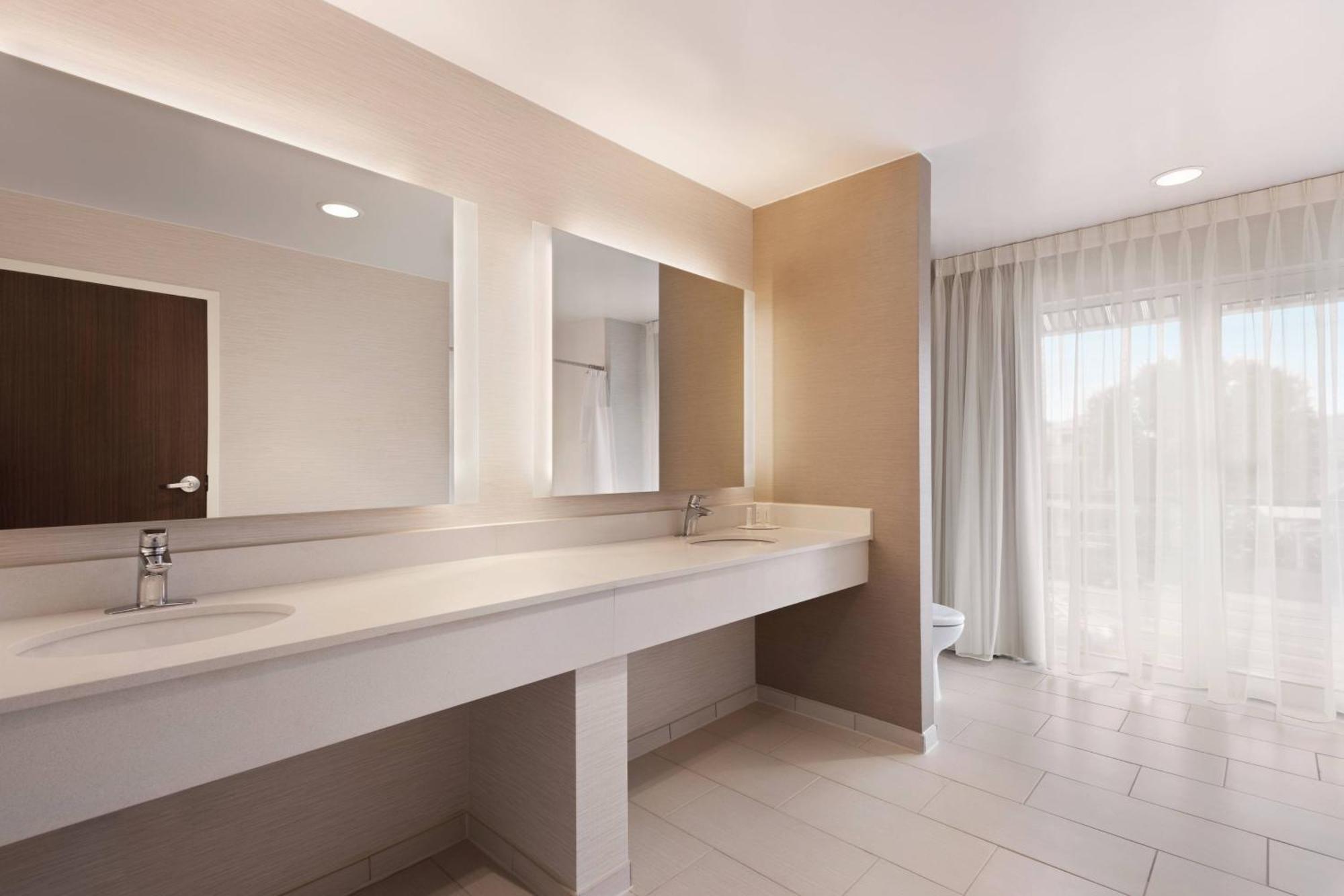 Fairfield Inn & Suites By Marriott Charlottesville Downtown/University Area Exteriér fotografie